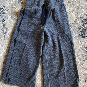 lululemon cropped lounge pants